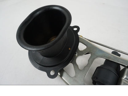 Vänster sida på Spjällhus från en Ducati 848 -2013 motorcykel.