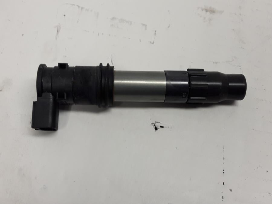 Framsidan på Tändspole från en Suzuki GSX-S 1000 -2018 motorcykel.