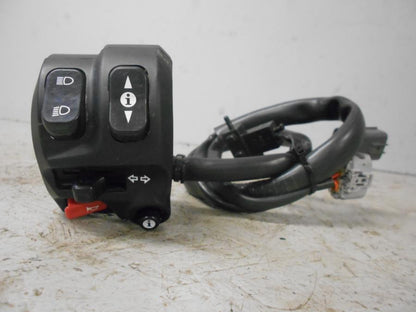 Baksidan på Styrelreglage från en Triumph Tiger 800 -2016 motorcykel.