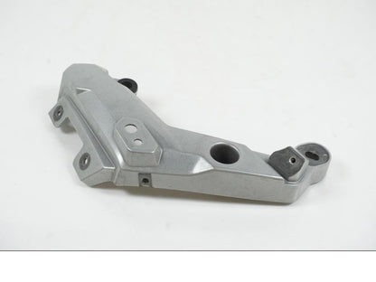 Baksidan på Blinkersfäste från en Triumph Tiger Explorer -2016 motorcykel.