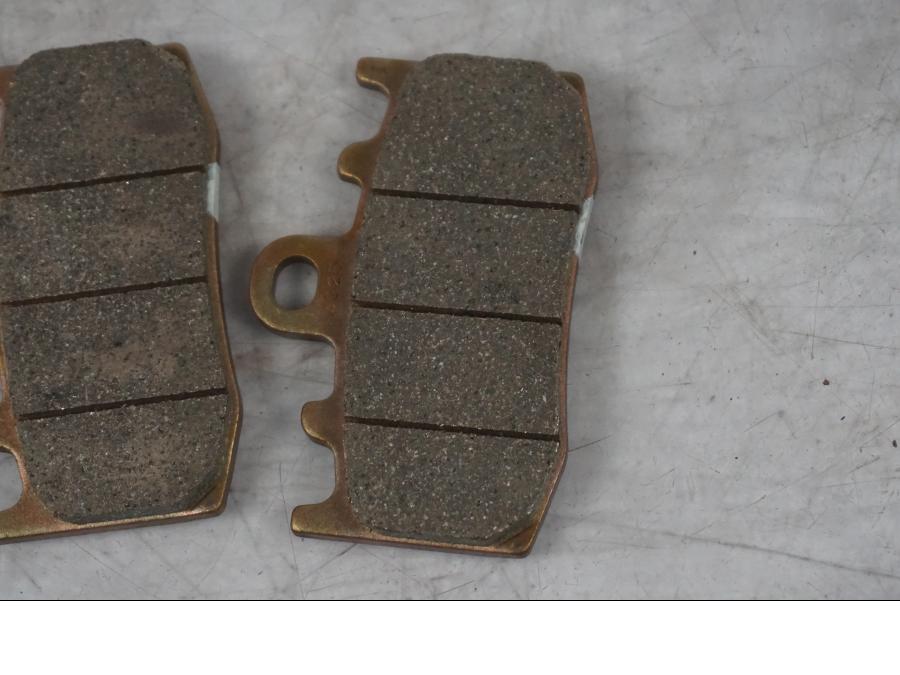 Baksidan på Bromsbelägg från en BMW R 1150 GS/A -2002 motorcykel.