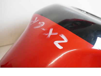 Höger sida på Bensintank från en Kawasaki ZX-6R -1998 motorcykel.