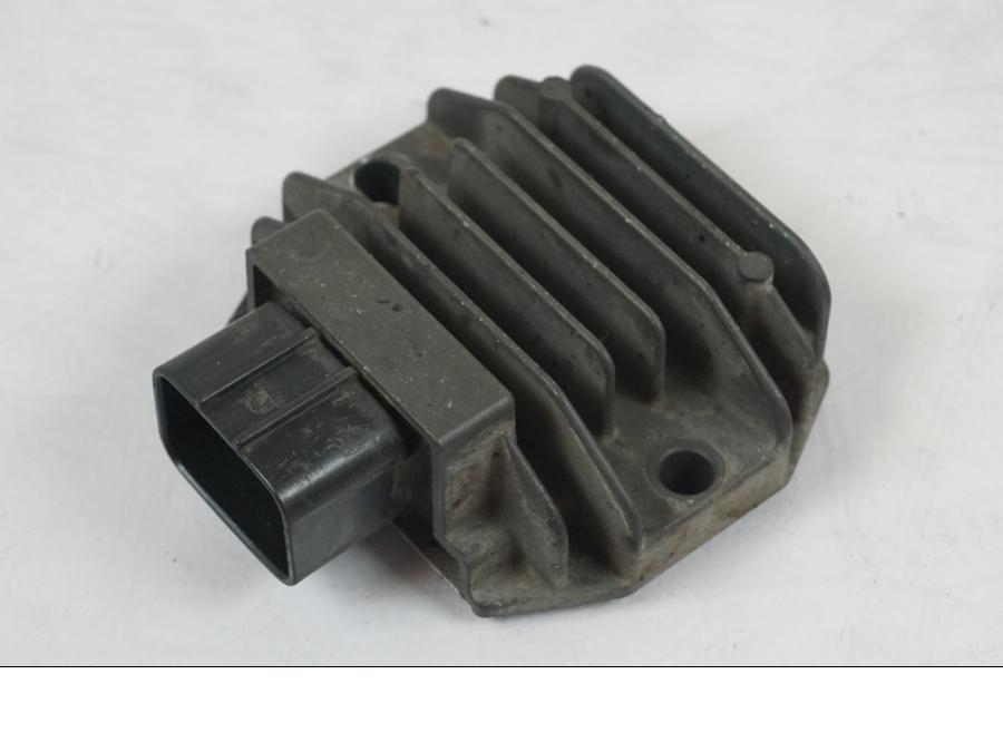 Framsidan på Likriktare från en KTM 1290 Super Duke R -2018 motorcykel.