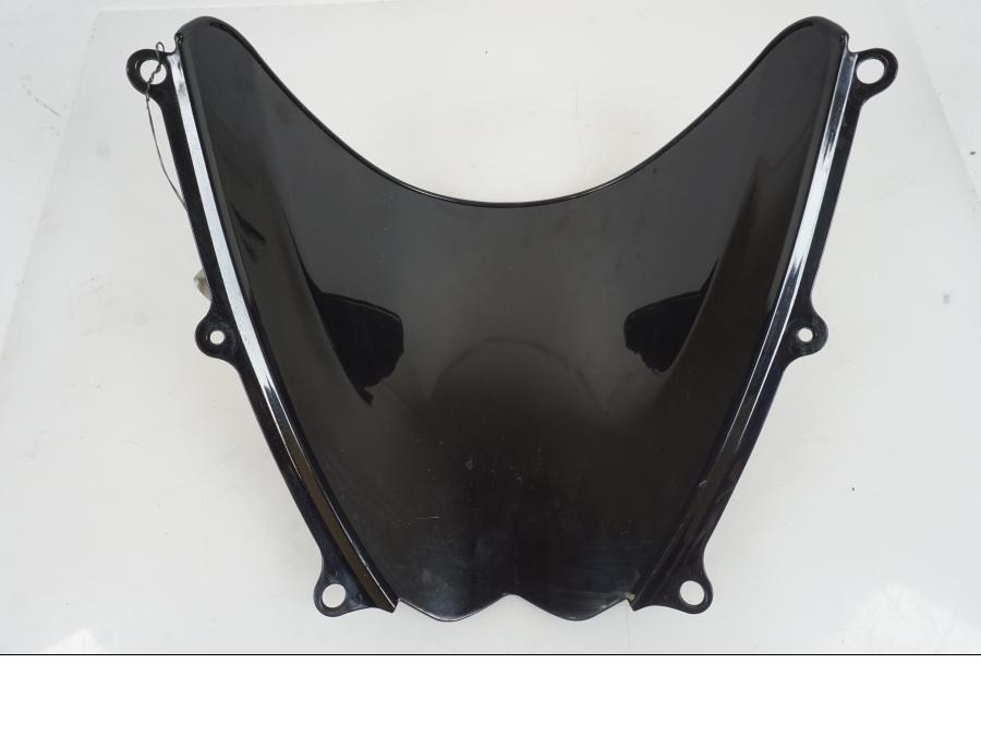 Snett nerifrån på Vindruta från en Suzuki GSX-R 1000 -2007 motorcykel.