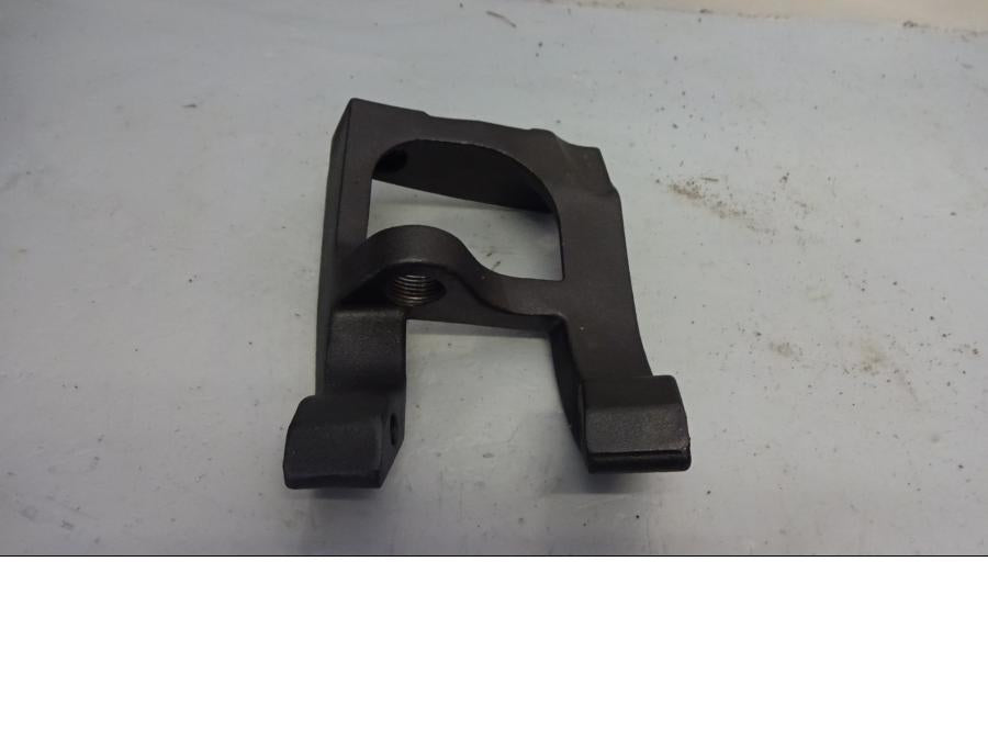 Baksidan på Fotplattefäste från en Indian Chieftain Dark Horse -2018 motorcykel.