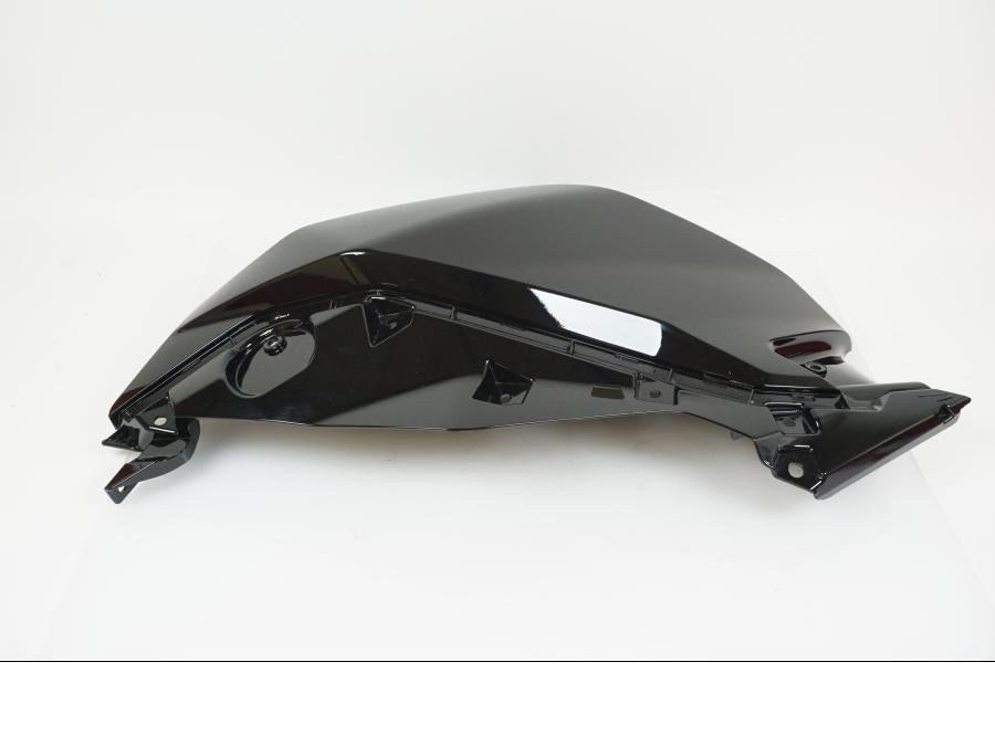 Baksidan på Bensintankskåpa från en BMW G 310 R -2021 motorcykel.