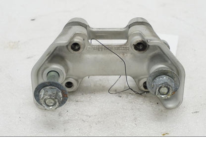 Baksidan på Styrfäste från en Ducati Monster 696 -2010 motorcykel.