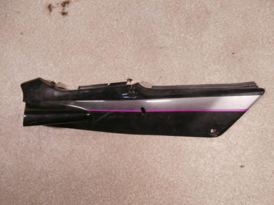 Framsidan på Bakvinge från en Honda VFR 750 -1992 motorcykel.