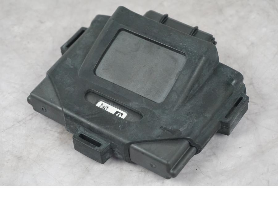 Baksidan på Kontrollenhet från en KTM 1290 Super Duke R -2022 motorcykel.