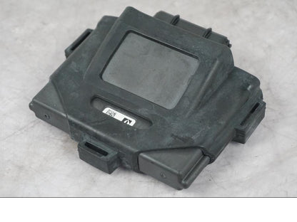 Baksidan på Kontrollenhet från en KTM 1290 Super Duke R -2022 motorcykel.