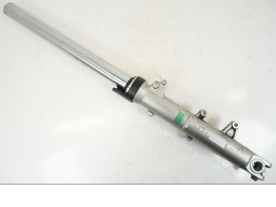 Framsidan på Gaffelben från en Honda VFR 800 -2003 motorcykel.