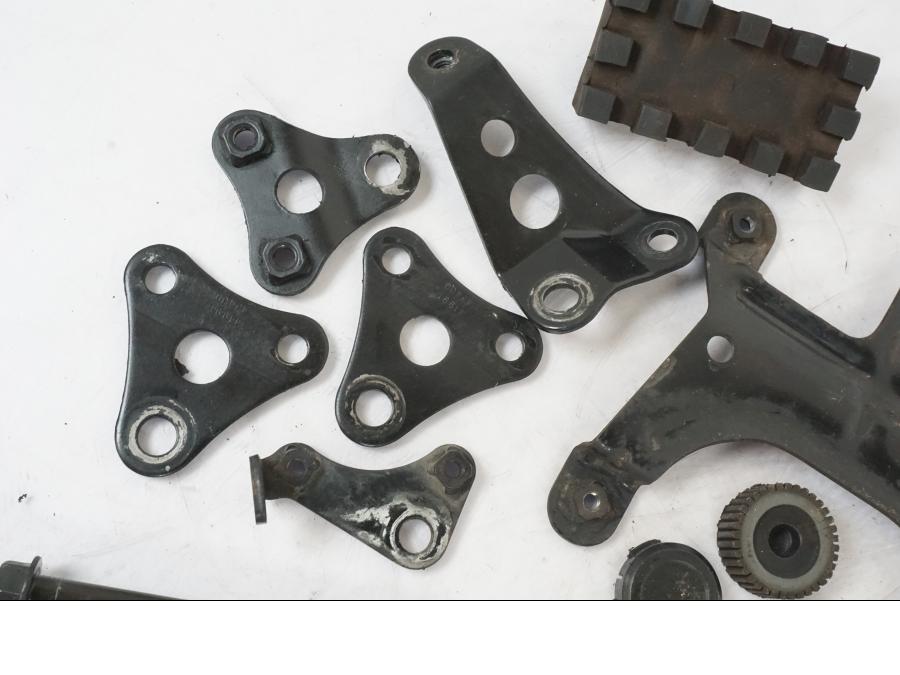 Snett nerifrån på Skruv / Mutter etc från en Suzuki GSX 550 EF -1985 motorcykel.