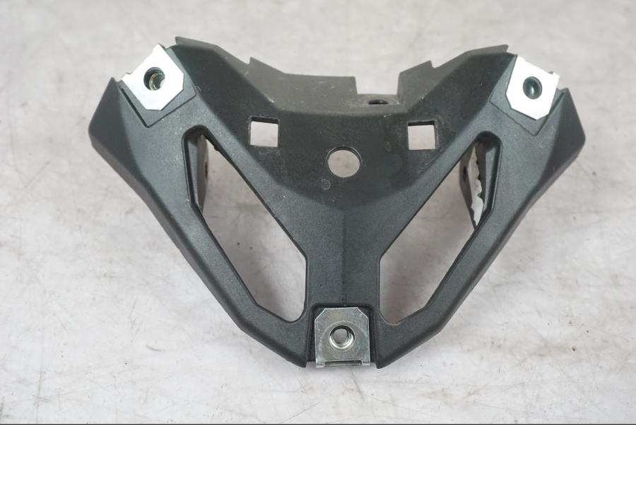 Framsidan på Vindrutefäste från en BMW F 800 R -2018 motorcykel.