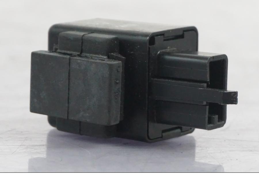 Baksidan på Blinkersrelä från en Yamaha MT-09 -2016 motorcykel.