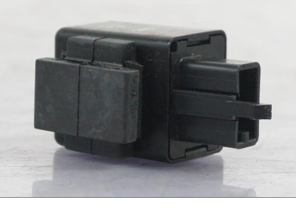 Baksidan på Blinkersrelä från en Yamaha MT-09 -2016 motorcykel.