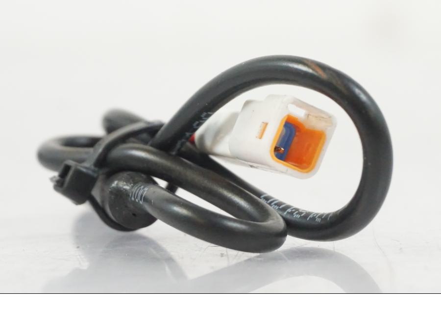 Vänster sida på Lufttempsensor från en KTM 1290 Super Duke R -2022 motorcykel.