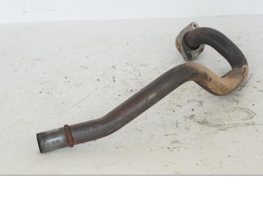 Snett nerifrån på Grenrör från en Honda SH 300 A -2011 scooter.