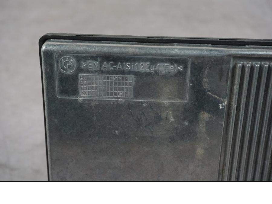 Höger sida på ZFE styrbox från en BMW F 800 R -2018 motorcykel.