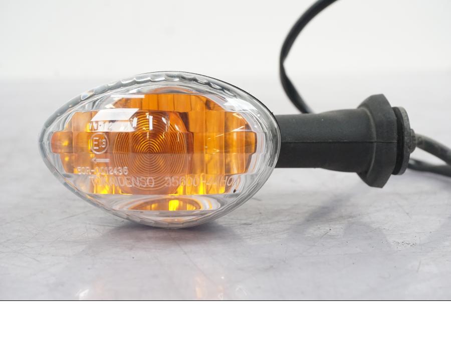 Höger sida på Blinkers från en Suzuki GSF 1250 -2010 motorcykel.