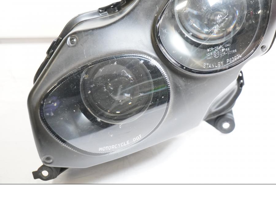 Baksidan på Strålkastare från en Kawasaki ZZ-R 1400 -2010 motorcykel.