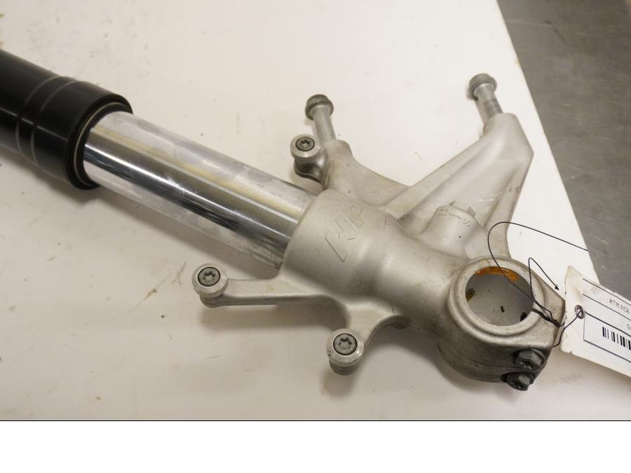 Baksidan på Gaffelben från en KTM RC8 -2009 motorcykel.