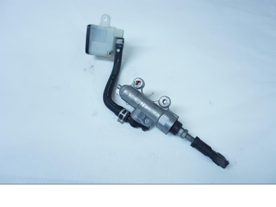 Baksidan på Bromshuvudcylinder från en Suzuki GSX-R 1000 -2008 motorcykel.