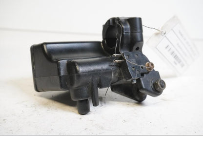 Höger sida på Bromshuvudcylinder från en Yamaha XJR 1300 -2000 motorcykel.