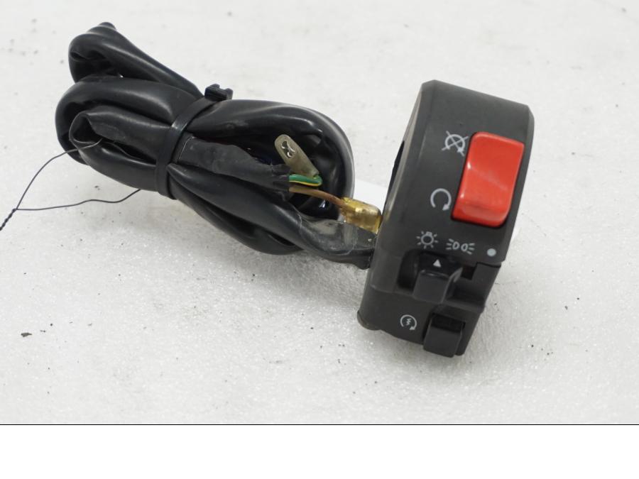 Framsidan på Styrelreglage från en Yamaha TDM 900 -2002 motorcykel.