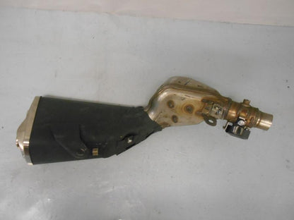 Snett uppifrån på Ljuddämpare från en Kawasaki Z 800 -2014 motorcykel.