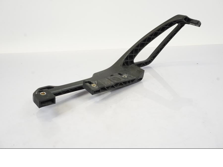 Vänster sida på Passagerarhandtag från en BMW R 1150 RS -2003 motorcykel.