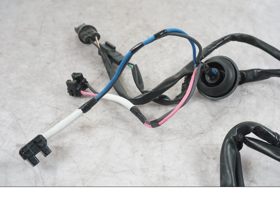 Snett nerifrån på Kablage från en Kawasaki ZX-6R -2006 motorcykel.