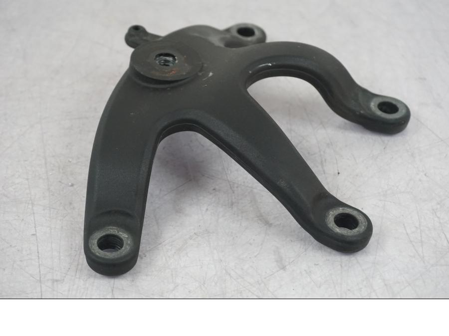 Höger sida på Motorfäste från en KTM 1190 Adventure -2015 motorcykel.