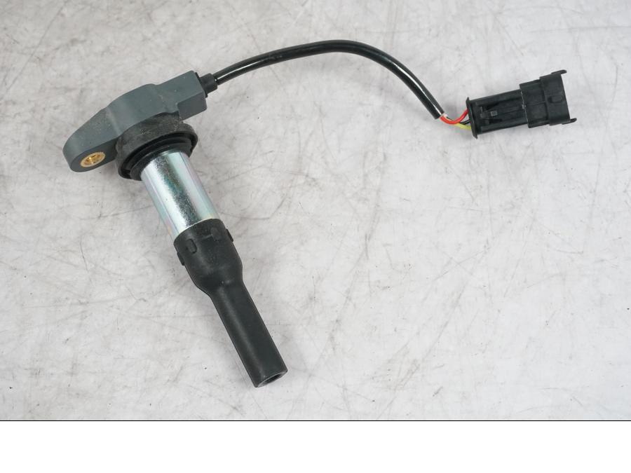 Framsidan på Tändspole från en Ducati Multistrada V4 -2024 motorcykel.