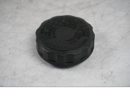 Baksidan på Bromsvättske lock från en Triumph Daytona 600 -2003 motorcykel.