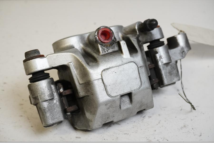 Baksidan på Bromsok från en Yamaha XVS 1100 -2000 motorcykel.