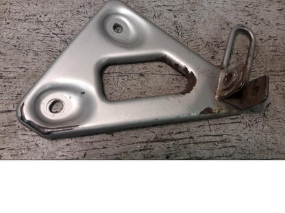 Framsidan på Fotpinnefäste från en Honda XL 600 V -1994 motorcykel.