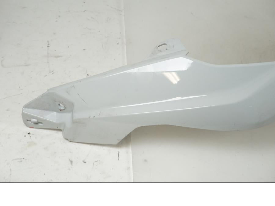 Baksidan på Sidkåpa från en BMW F 750 GS -2019 motorcykel.