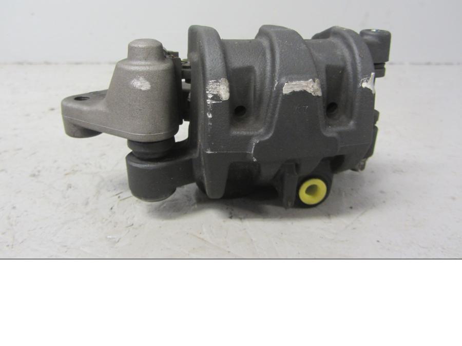 Höger sida på Bromsok från en Honda CB 1000 R -2010 motorcykel.