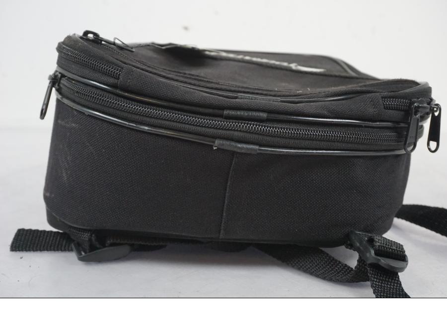 Vänster sida på Väska från en KTM 1290 Super Duke R -2022 motorcykel.