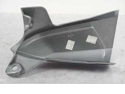 Vänster sida på Toppkåpa från en Triumph Tiger Explorer -2013 motorcykel.