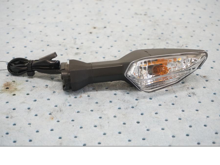 Framsidan på Blinkers från en Kawasaki Z 900 -2019 motorcykel.