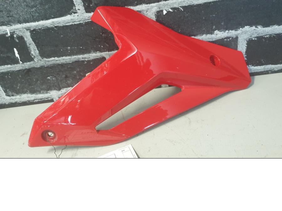 Framsidan på Magkåpa från en BMW S 1000 R -2014 motorcykel.