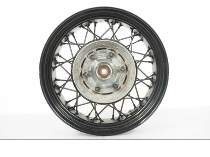 Framsidan på Fälg från en Yamaha XVS 1100 -2004 motorcykel.