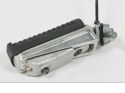 Snett uppifrån på Fotpinne från en Yamaha XJ 6 -2011 motorcykel.