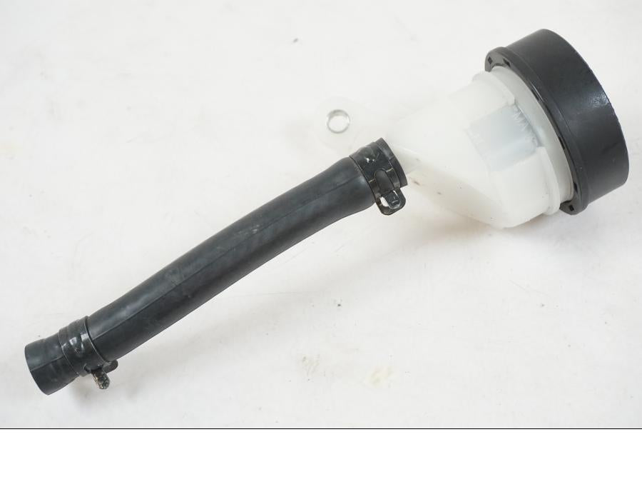 Framsidan på Bromsvätskebehållare från en BMW R 1250 GS -2021 motorcykel.