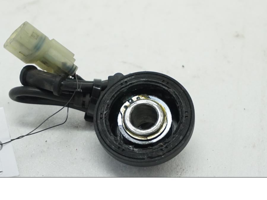 Baksidan på Hastighetsgivare från en Yamaha YZF-R 125 -2008 motorcykel.