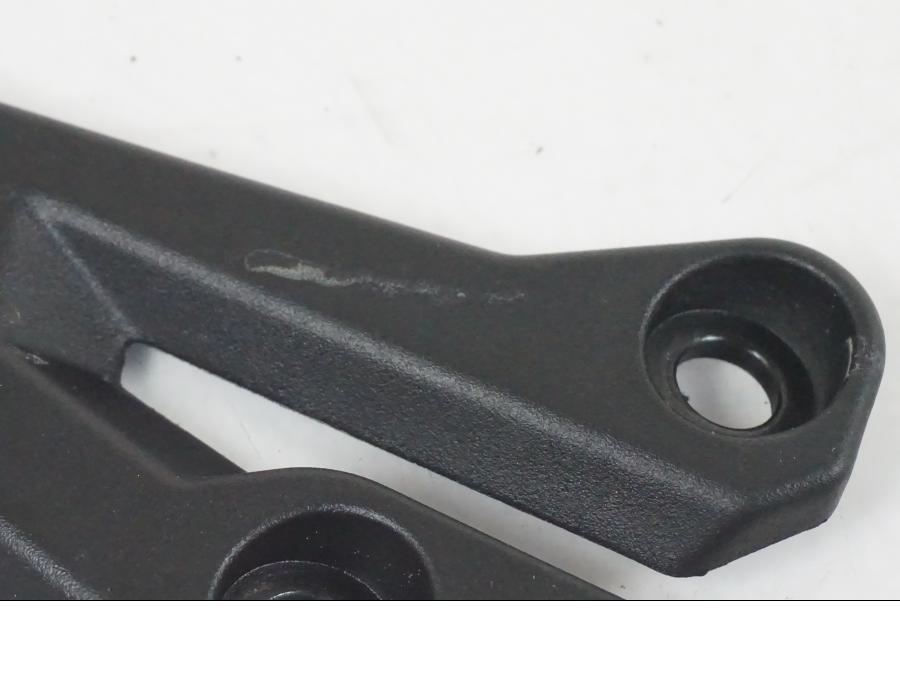 Baksidan på Hälskydd från en KTM 390 Adventure -2021 motorcykel.