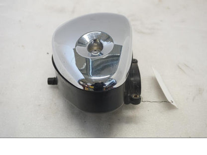 Vänster sida på Luftburk från en Suzuki VL 800 -2004 motorcykel.