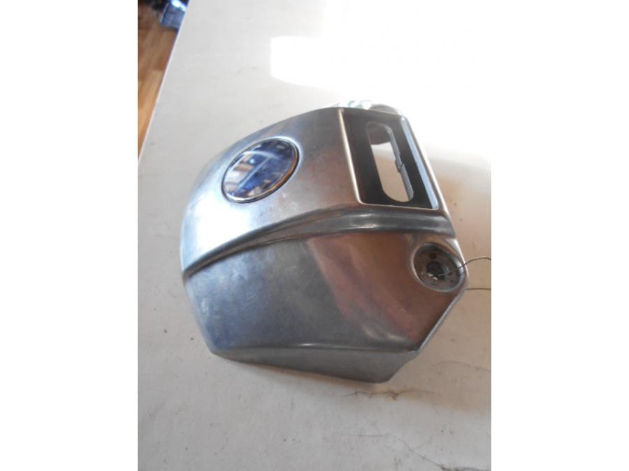 Baksidan på Strålkastarfäste från en H-D Dyna Low Rider FXDL -2004 motorcykel.