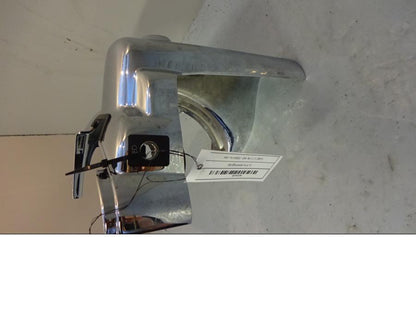 Snett uppifrån på Strålkastarhus från en H-D Touring Road King Custom FLHRSI -2004 motorcykel.